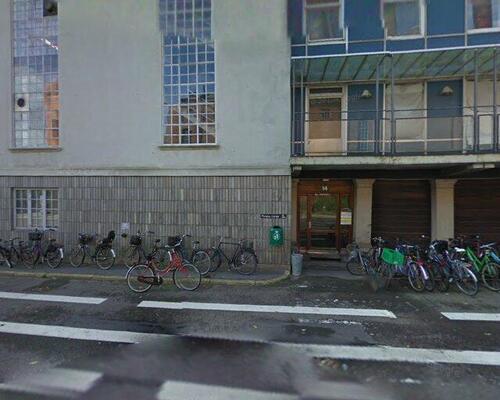 ​Eksklusiv lejlighed i ikonisk bygning, i to plan m. udgang til terrasse