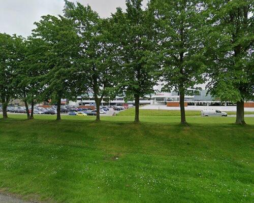 2 værelses lejlighed med stor stue og udgang til altan