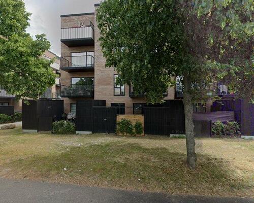 God familielejlighed med solrig altan