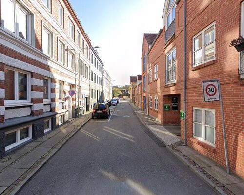 Lys 2-værelses på 56 m2 med separat køkken og opdateret bad