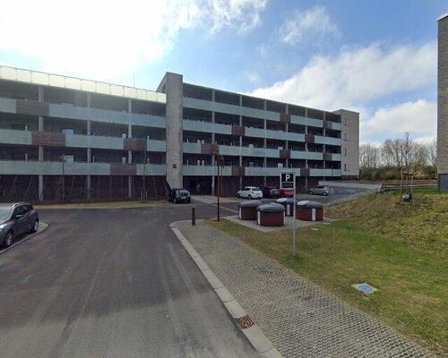 Lys 2-værelses med altan, udsigt og tagterrasse i Nørresundby – elevator og parkering