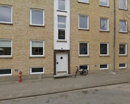 Lysfyldt 3-værelses lejlighed nær vand og park