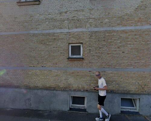 Flot gennemrenoveret villalejlighed på hyggelig rolig villavej mellem Strandvejen og Svanemølle bugten.