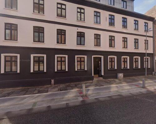 Rummelig lejlighed med central beliggenhed og god atmosfære