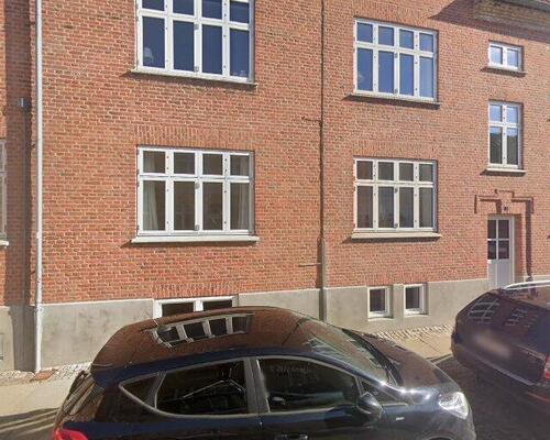 Lys og charmerende 2-værelses med adgang til hyggeligt gårdmiljø