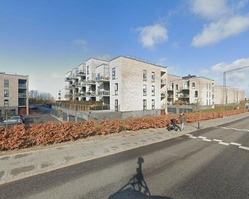 Moderne lejlighed med stor terrasse og grøn udsigt