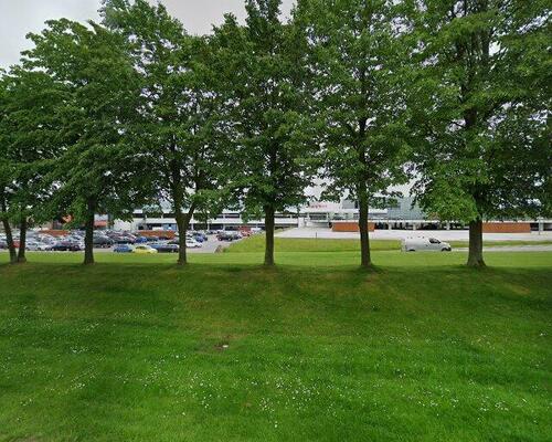 4 værelses lejlighed med solrig altan