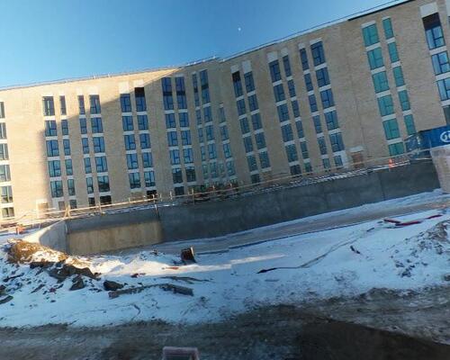 Sydvendt lejlighed med udgang til altan