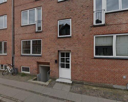 Indbydende lejlighed i Aalborg med lys og charme