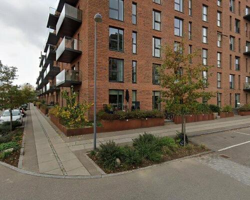 Sydvendt lejlighed med udgang til altan