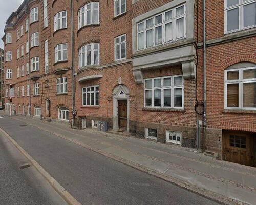 Indflytningsklar 2-værelses tæt på centrum