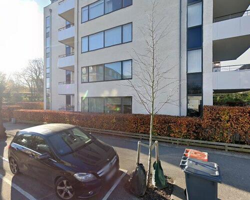 Pæn 3v lejlighed fra 2004 med 2 altaner