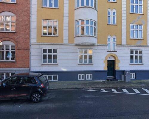 Lys og indbydende lejlighed i Aalborgs hjerte