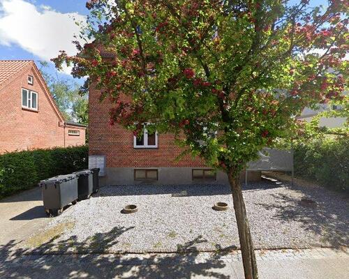 Lys 1-værelses med altan og parkering – oplagt til studerende og pendlere