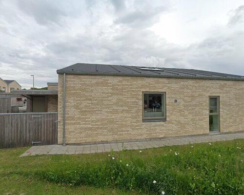 Lækker 3-værelses rækkehus i et plan tæt ved Fuglsang Sø