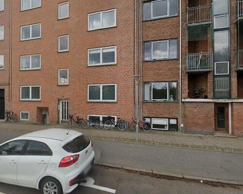 Charmerende 2-værelses lejlighed med altan