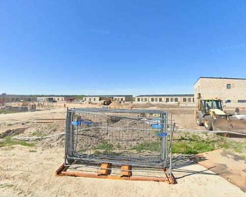 Stilren 4-værelses lejlighed med skøn altan