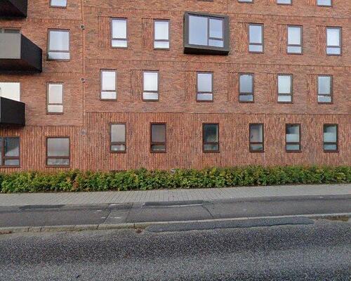 Privat terrasse med udgang til gård