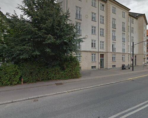 Lækker nyistandsat lejlighed centralt i Hellerup