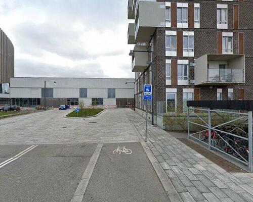 Stor 3 værelses lejlighed tæt på Fields og Metro