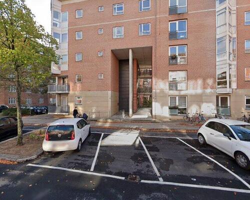 Stor 3 værelses lejlighed med masser af lys