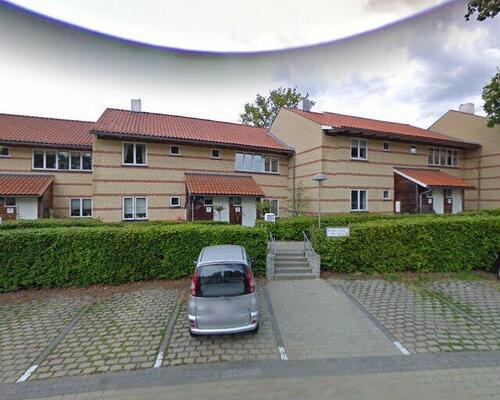 Stor og rummelig 4-vær. stuelejlighed ved Furesø med privat terrasse. Stort depotrum i kælderen og 2 badeværelser!