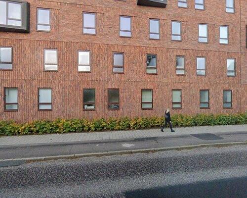 Stor 3 værelses lejlighed på øverste etage med solrig altan