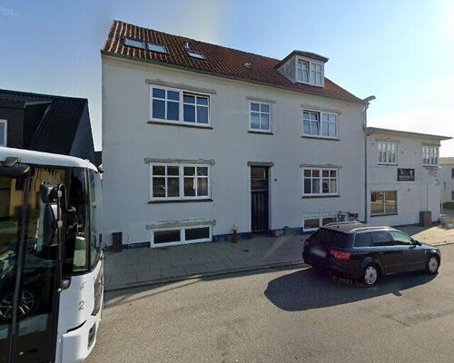 Modern Lejlighed med Lys og Komfort
