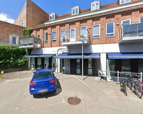 Fantastisk beliggende og flot møblerede lejlighed udlejes fra 1/5 - 30/11-26