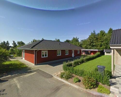Fuldt møbleret stor villa | Bredsten