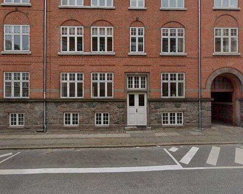 Charmerende 3-værelses lejlighed på 89 m² i hjerte af byen