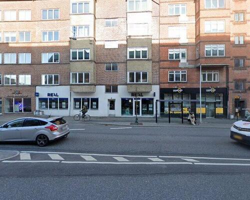 Lys 3-værelses lejlighed med altan midt på Vesterbro