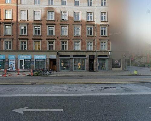 Stor og herskabelig 5-værelses lejlighed centralt på Vesterbro