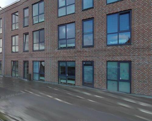Lys 3-værelses på 84 m2 med svalegang, walk-in og elevator – parkering ved døren
