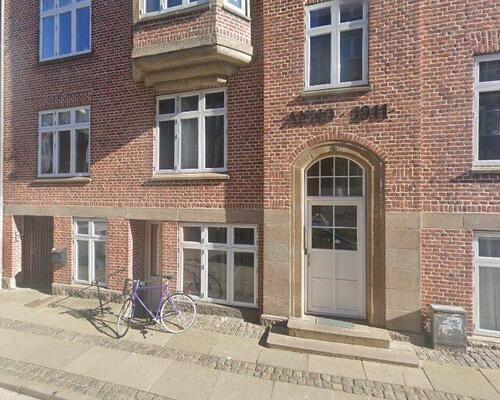 Indbydende lejlighed i hjertet af Aalborg med gårdmiljø