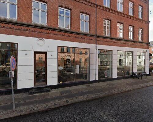 Charmerende taglejlighed med lys og plads i Aalborg