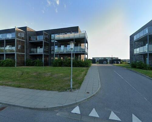 Rummelig 3-værelses lejlighed på Tinbergens Alle