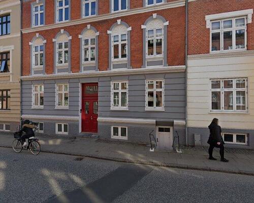Indretningsvenlig lejlighed med altan i Aalborg