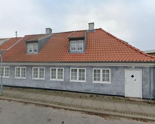 Charmerende stort hus tæt på vandet