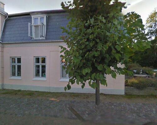 Fuldt møbleret lejlighed med skøn terrasse