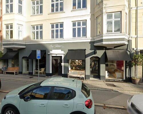 Totalistandsat lejlighed midt i Hellerup