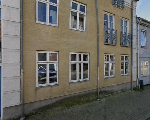 Stor og lys 3-værelses på 90 m2 med central beliggenhed, tæt på Østerstrand