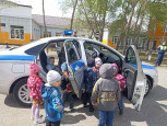 Сотрудники ДПС в гостях у дошколят!