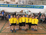 Я люблю играть  в футбол