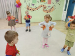 Танец с осенними листьями (младшая группа "Золотой ключик")