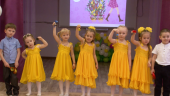 Поздравляем бабушек и мам