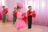 Весенний утренник "Сказочный подарок"