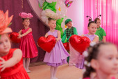 Весенний утренник "Сказочный подарок"