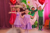Весенний утренник "Сказочный подарок"