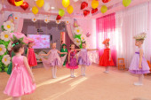 Весенний утренник "Сказочный подарок"